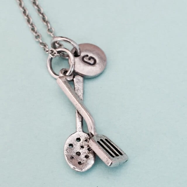 Spatel Und Löffel Halskette, Charme, Utensil Personalisierte Collier, Anfängliche Ursprünglichen Monogramm von Toodaughters