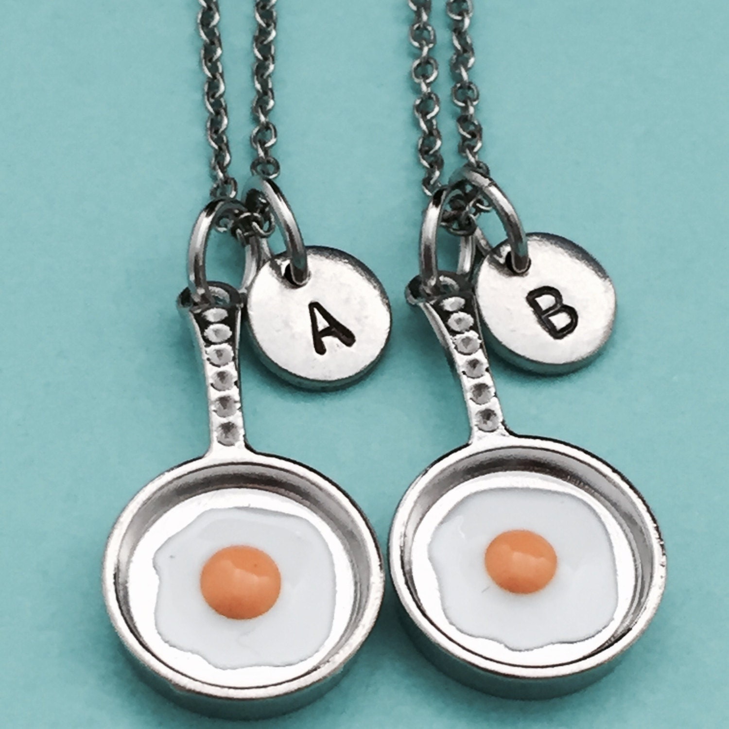 Spiegeleier Halskette, Halskette Essen, Bff Schwester, Beste Freundin Freundschaft Schmuck, Personalisierte Initial, Monogramm von Toodaughters