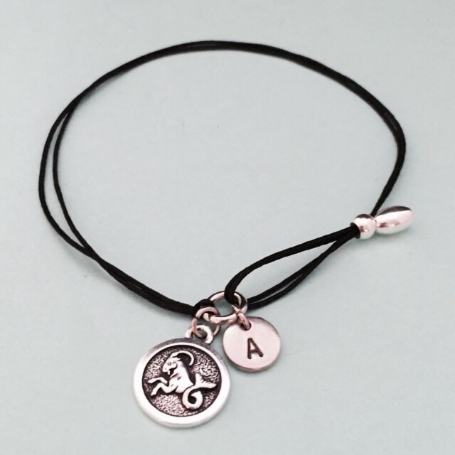 Steinbock Schnur Armband, Bettelarmband Steinbock, Verstellbare Bettelarmband, Personalisierte Erste Monogramm von Toodaughters