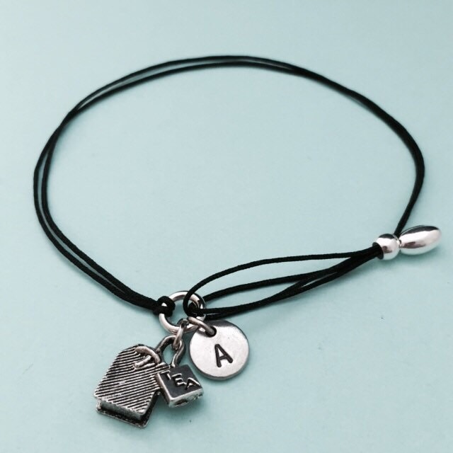 Teebeutel Schnur Armband, Bettelarmband Teebeutel, Verstellbare Bettelarmband, Personalisierte Erste Monogramm von Toodaughters