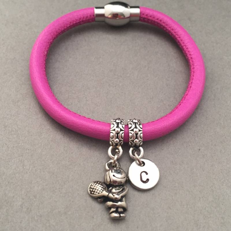 Tennis-Mädchen-Leder-Armband, Tennis Mädchen Charm Armband, Leder Personalisierte Erste Monogramm von Toodaughters