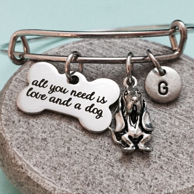 Tierfreund Armreif, Bettelarmband, Erweiterbare Charm Personalisierte Armband, Erste Monogramm von Toodaughters