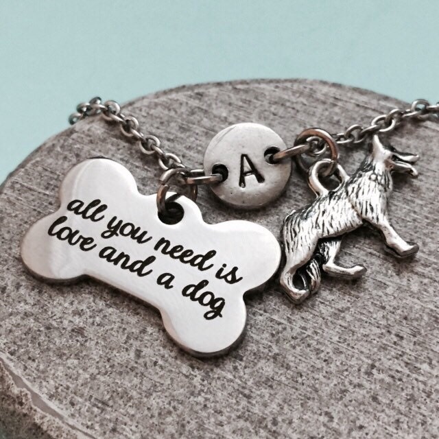 Tierfreund Bettelarmband, Charme, Verstellbare Armband, Hund, Personalisierte Erste Monogramm von Toodaughters