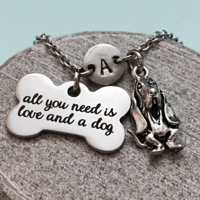 Tierfreund Bettelarmband, Charme, Verstellbare Armband, Hund, Personalisierte Erste Monogramm von Toodaughters