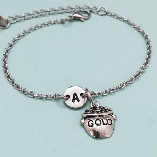 Topf Mit Gold Bettelarmband, Voll Charm, Verstellbare Armband, Gold, Personalisierte Erste Armband Monogramm von Toodaughters