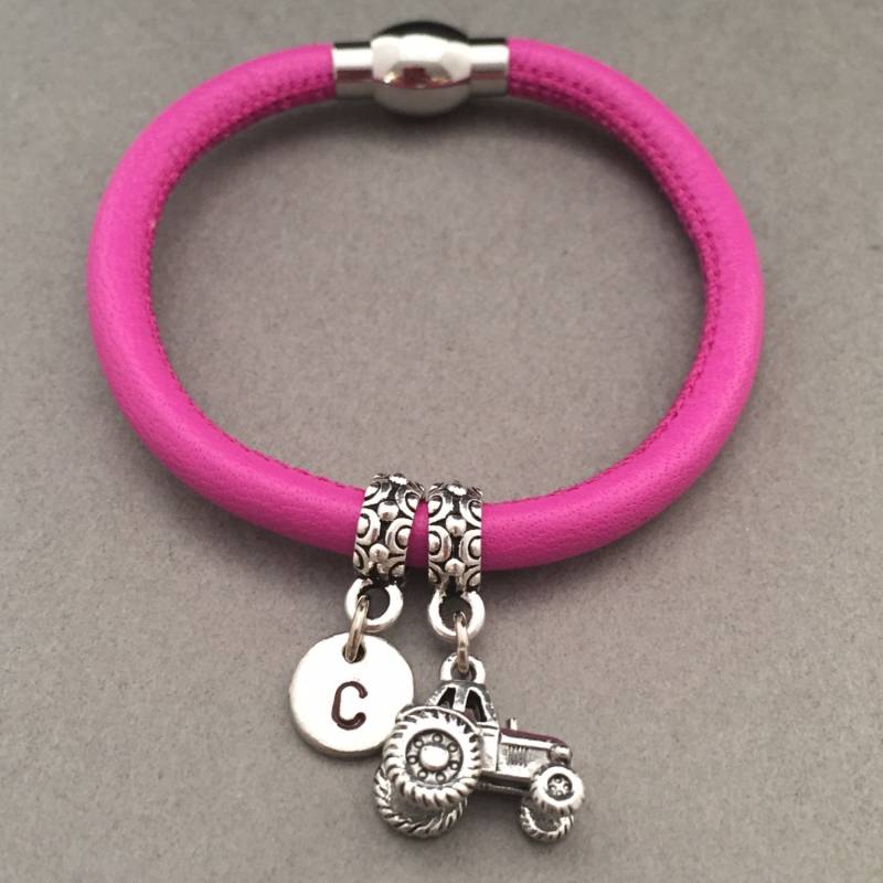 Traktor-Leder-Armband, Bettelarmband Traktor, Leder Armreif, Personalisierte Armband, Erste Monogramm von Toodaughters