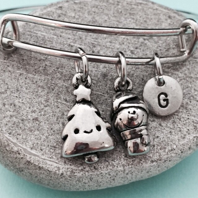 Unter Dem Motto Bangle Weihnachten, Weihnachten-Themed Charm-Armband, Erweiterbare Armreif, Charm Personalisierte Armband, Initial, Monogramm von Toodaughters