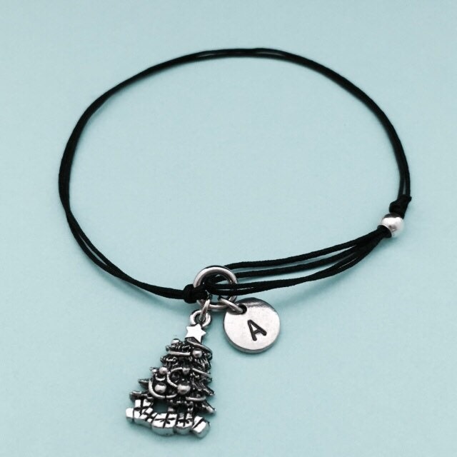 Weihnachtsbaum-Kordel-Armband, Bettelarmband Weihnachtsbaum, Verstellbare Armband, Bettelarmband, Personalisierte Initial, Monogramm von Toodaughters