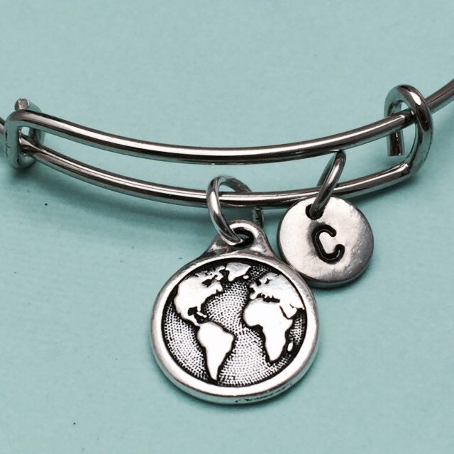 Welt-Armreif, Welt Bettelarmband, Erweiterbare Armreif, Charm Personalisiertes Armband, Anfängliche Monogramm von Toodaughters