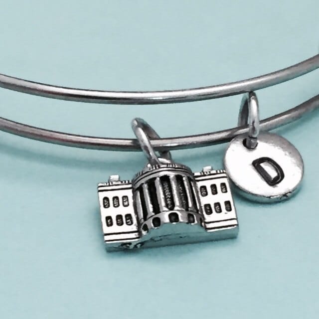 Whitehouse Armreif, Bettelarmband, Erweiterbare Charm Armband, Personalisiertes Anfängliche Monogramm von Toodaughters