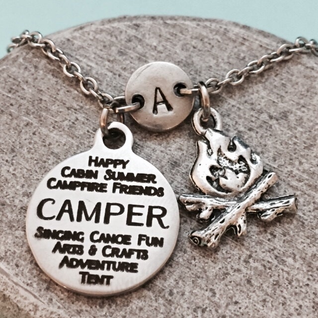 Wohnmobil-Bettelarmband, Wohnmobil Charme, Zieharmband, Camping, Personalisiertes Armband, Anfängliche Monogramm von Toodaughters