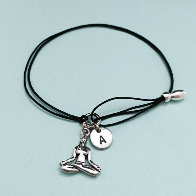 Yoga-Kordel-Armband, Bettelarmband Yoga, Verstellbare Armband, Bettelarmband, Personalisierte Initial, Monogramm von Toodaughters