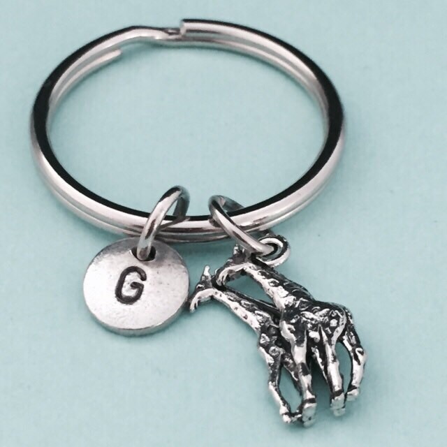 Zwei Giraffen Schlüsselanhänger, Zwei Charme, Tiere, Personalisierte Ihr Schlüsselbund, Ihr Angepasste Monogramm von Toodaughters