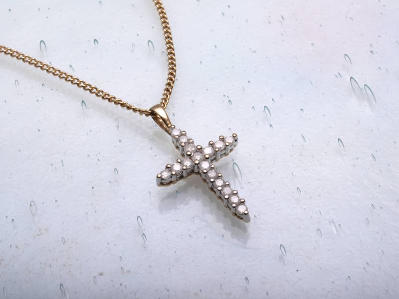 Golddiamant Kreuz Besetzt Golddiamant Kreuz Besetzt von Toogoodtomelt