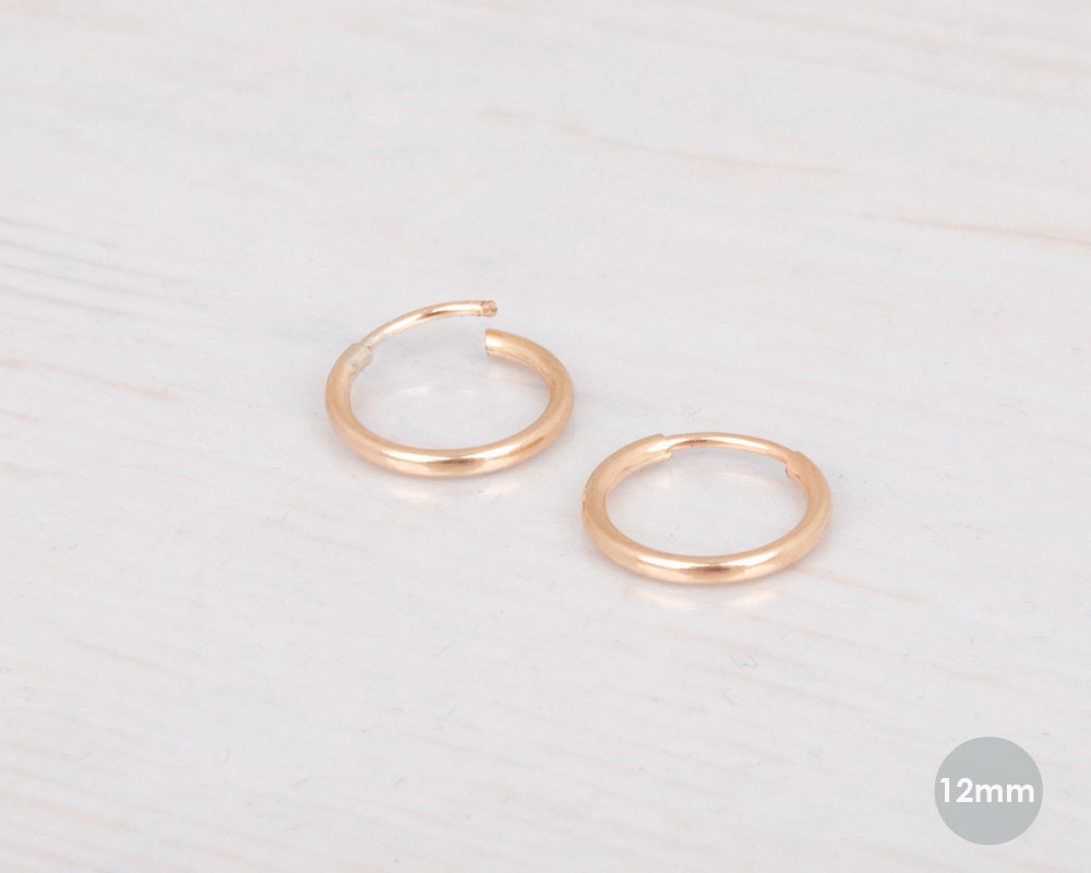 Gold Filled Creolen, Zarte Ohrringe, Kleine Creolen Paar, Hugger Einfacher Minimal Ohrring, Mini 12 Mm 14 Mm, Er24-Er25 Gold Filled Creolen, Zarte Ohrringe, Kleine Creolen Paar, Hugger Einfacher Minimal Ohrring, Mini 12 Mm 14 Mm, Er24-Er25 von Tooliks
