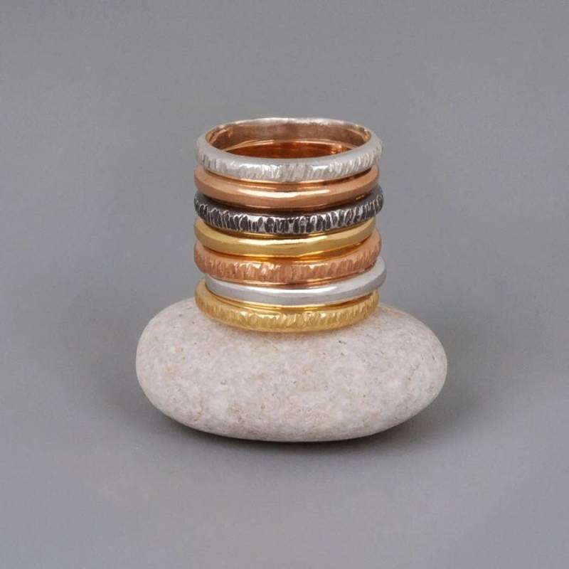 Sterling Silber Band ; Stacking Ring Gehämmert Hochzeits-Ringe Set; Mans Ehering Womens Wedding Einfache Thin von ToolisJewelry