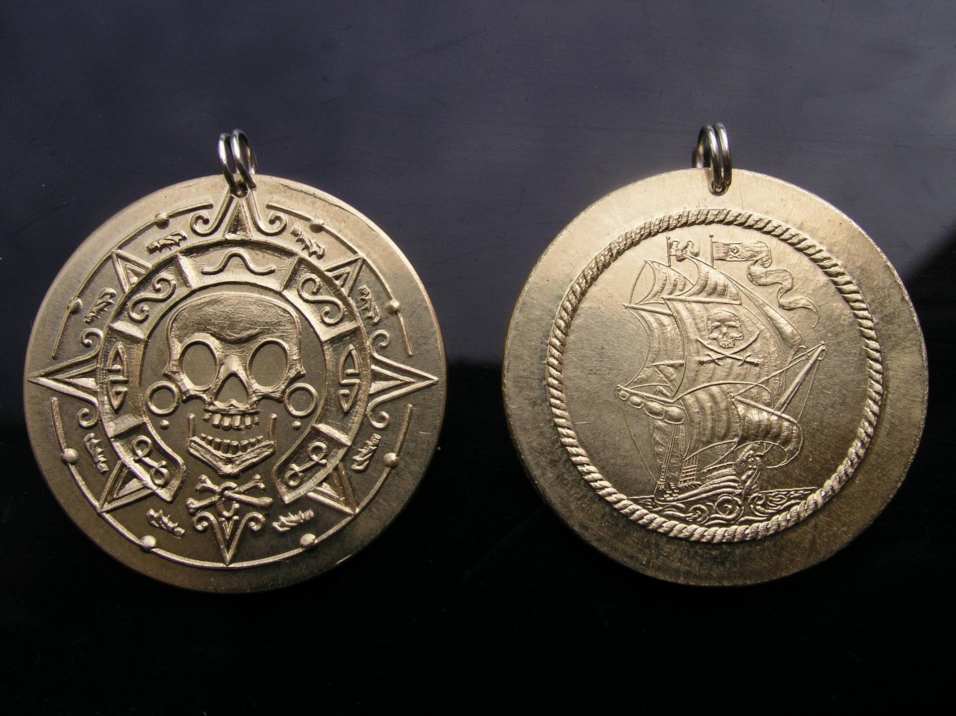 042-04 Large Pirate Anhänger Amulett Medaillon Nautic Pirat Ship Caribean Skull Handmade Messing von Toolpaw