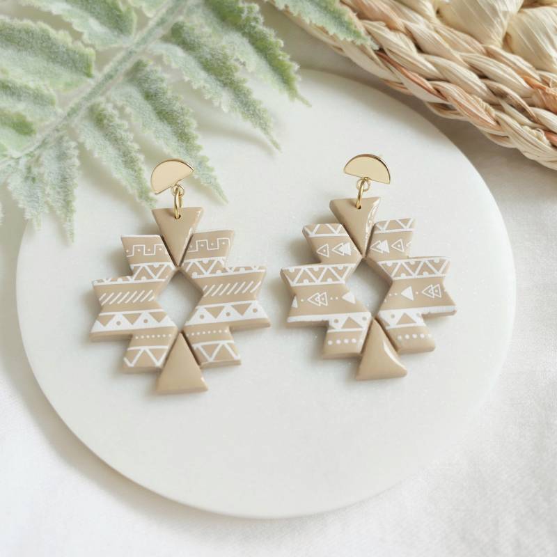 Neutral Boho Polymer Clay Earrings, Hängeohrringe Aus Fimo®, Super Leichte Ohrringe Mit Edelstahl Ohrstecker, Frauen Geschenk Mi Verpackung von Toolsbynatalier