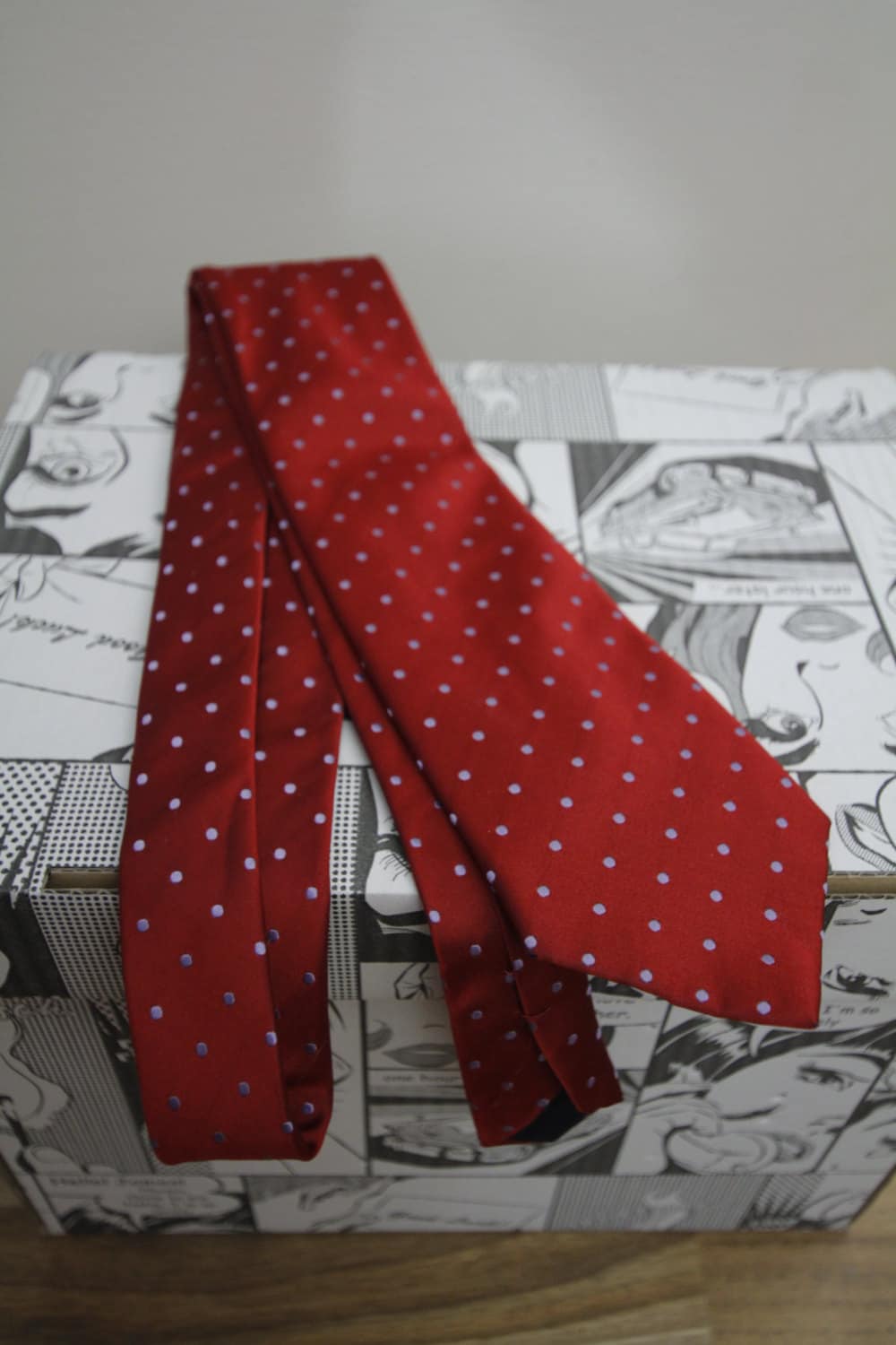 Echte Vintage Rot Gepunktete Krawatte von ToooMuchVintage