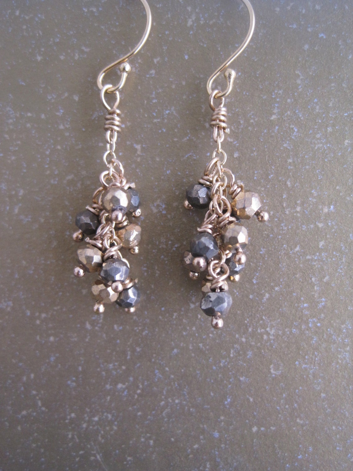 Gold Filled Draht Umwickelt Pyrit Ohrringe Gold Filled Draht Umwickelt Pyrit Ohrringe von ToorockDesigns