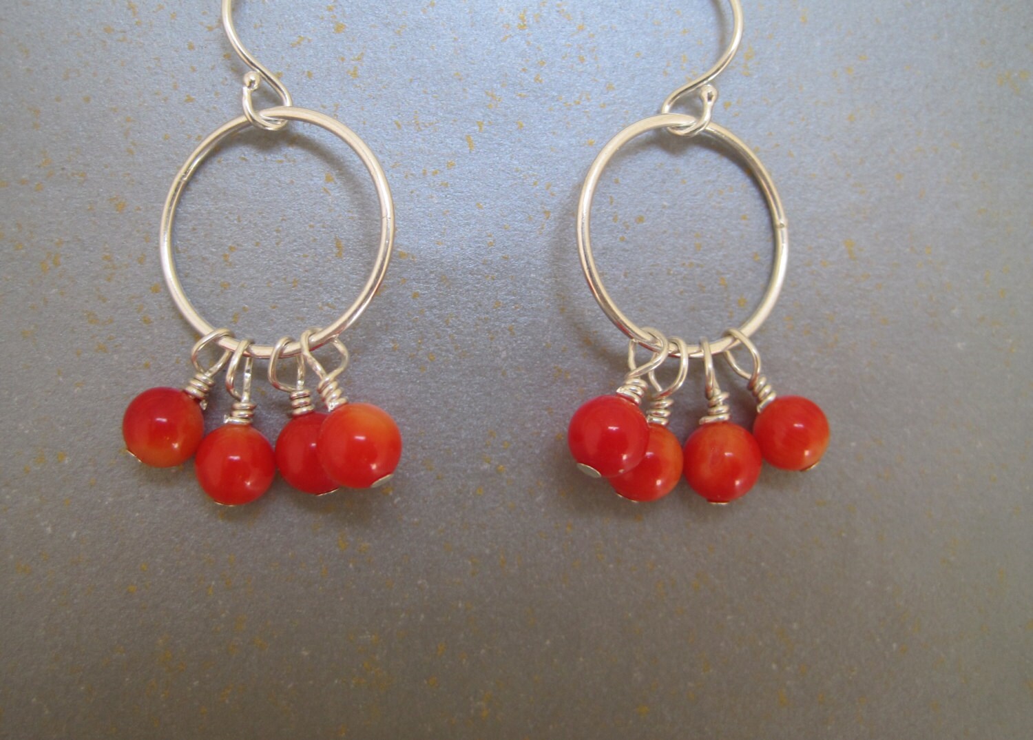 sterling Silber Kreis Ohrringe Mit Koralle Perlen sterling Silber Kreis Ohrringe Mit Koralle Perlen von ToorockDesigns