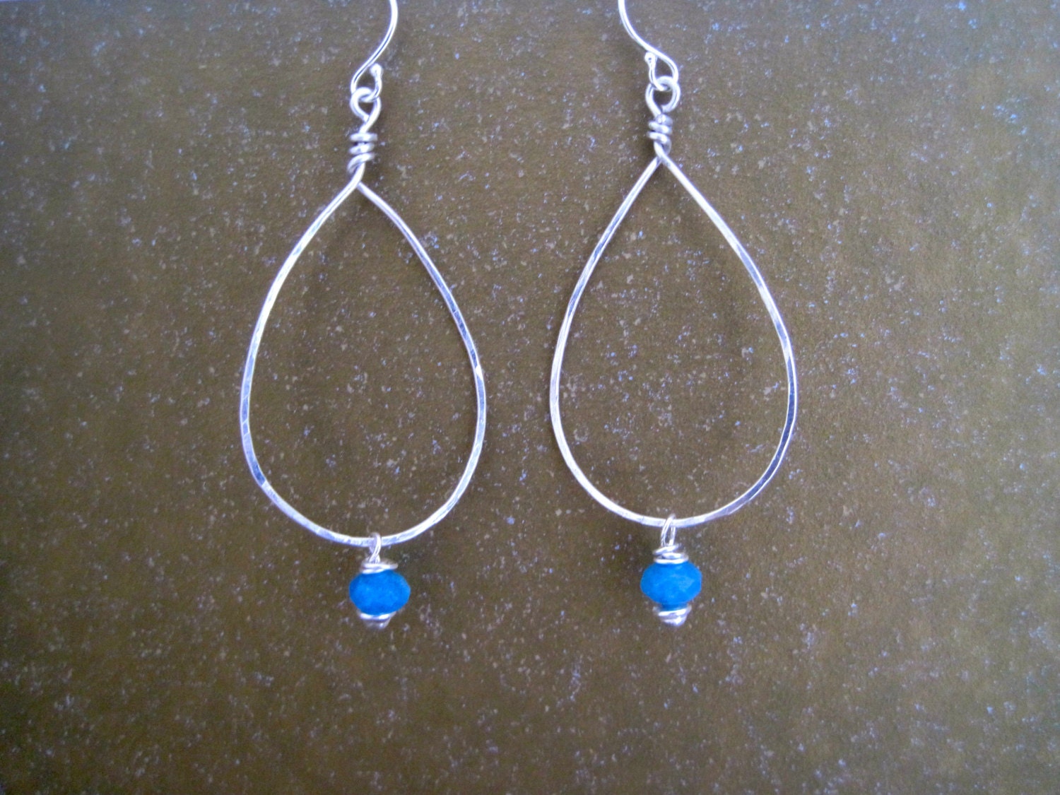 sterling Silber Teardrop Ohrringe Mit Angelite Quarz sterling Silber Teardrop Ohrringe Mit Angelite Quarz von ToorockDesigns