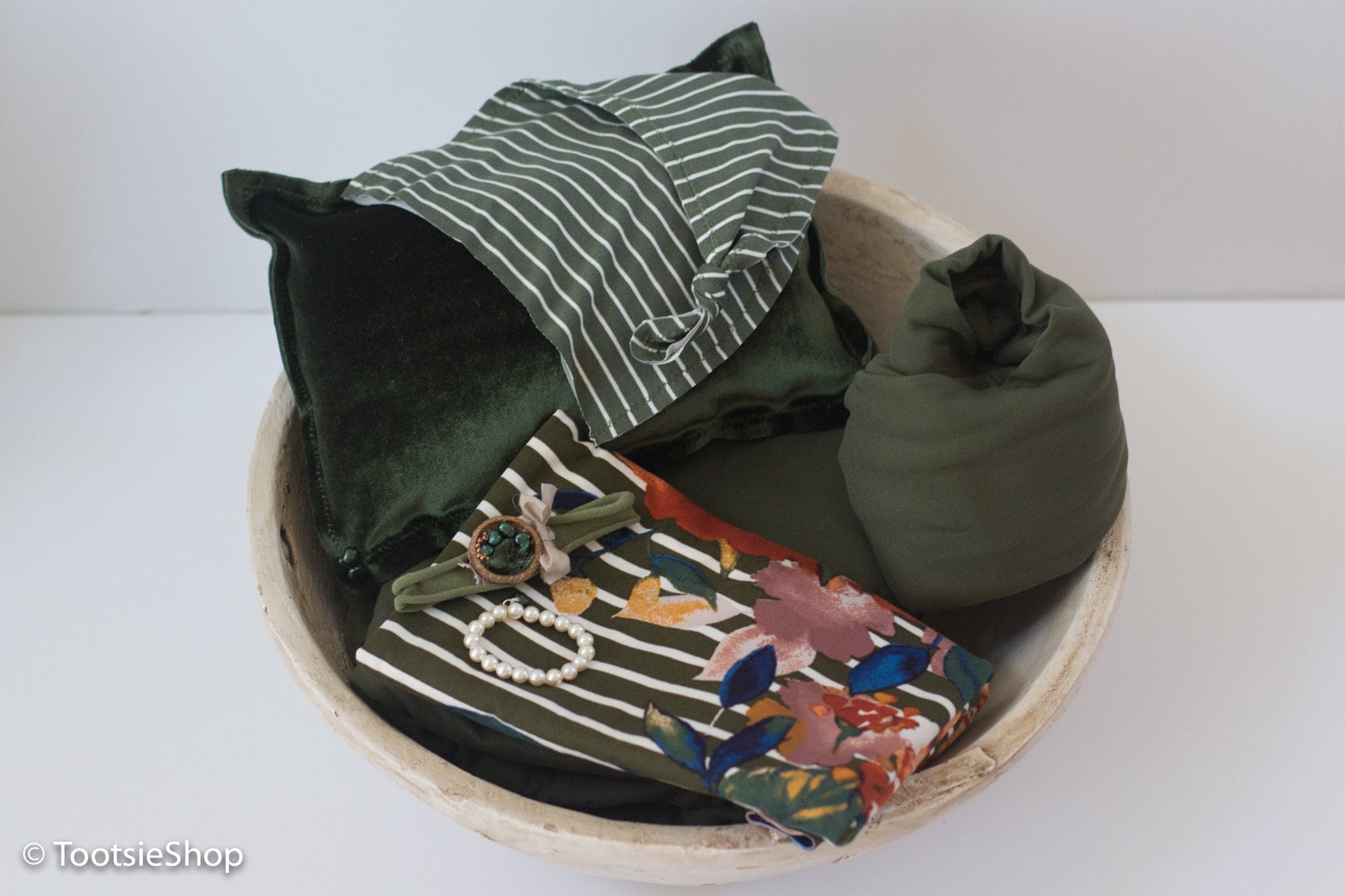 Neugeborenen Fotografie Requisiten in Farbe Grün, Posing Stoff, Jersey Strick Stretch Wrap, Floral Baby Armband, Stirnband Photo Prop Set von TootsieShop