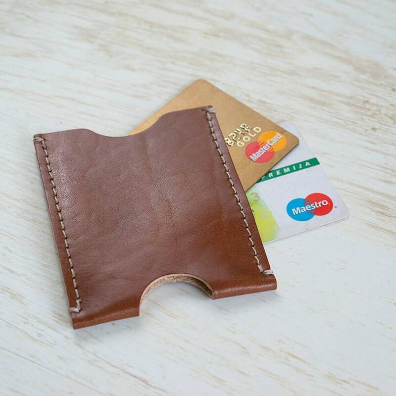 Handgemachter Visitenkartenhalter Aus Leder Minimalistisch Schlankes Portemonnaie Pflanzlich Gegerbt Handarbeit Hellbraun Handgemachter Visitenkartenhalter Aus Leder Minimalistisch Schlankes Portemonnaie Pflanzlich Gegerbt Handarbeit Hellbraun von TopG