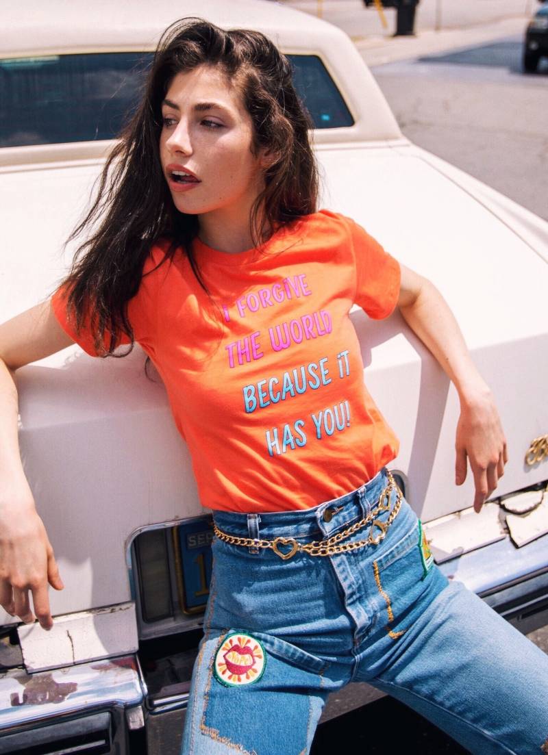 Ich Vergebe Der Welt, Weil Sie Dich Hat | Top Knot Goods Vintage 70Er Jahre Inspiriertes Frauen Emo Grafik T-Shirt von TopKnotGoods