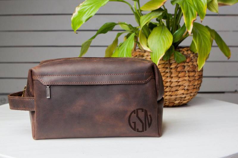 Anpassbares Leder Dopp Kit, Monogramm Trauzeugen Geschenk, Personalisierte Reise Kulturtasche von TopLeather