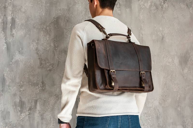 Leder Personalisierte Aktentasche Geschenk Für Papa, Jubiläumsgeschenk Ehemann. Wandelbarer Rucksack Laptop. Umhängetasche Oder von TopLeather