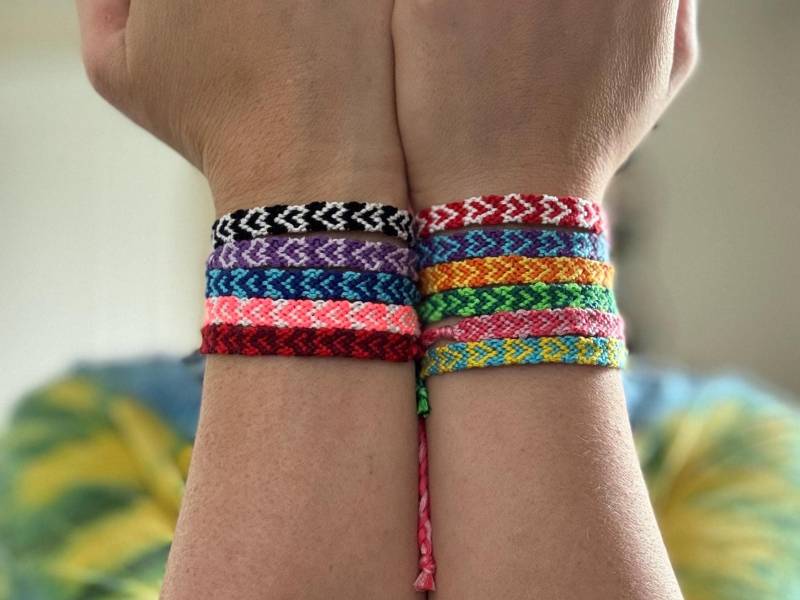 Handgewebtes Herz Freundschaftsarmband Verstellbarer Boho Schmuck Aus Baumwolle von TopNotchBracelet