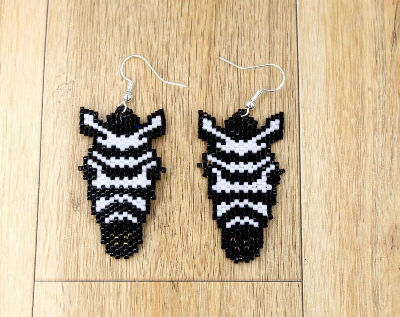 Zebrakopf Ohrhänger Miyuki Delicas, Sterling Silber von TopNotchShopCo