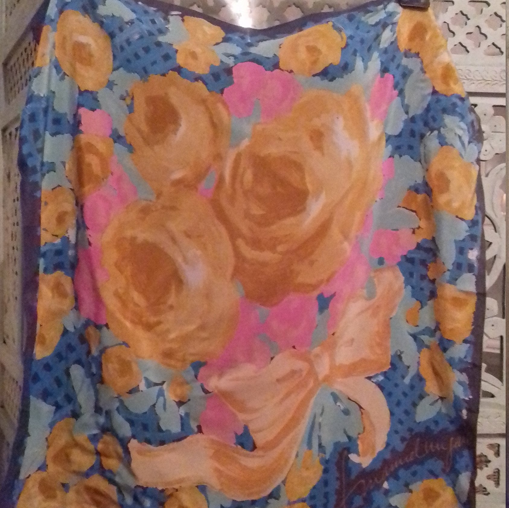 Vintage-Blumenschal Von Emmanuel Ungaro Vintage-Blumenschal Von Emmanuel Ungaro von TopazBoutik