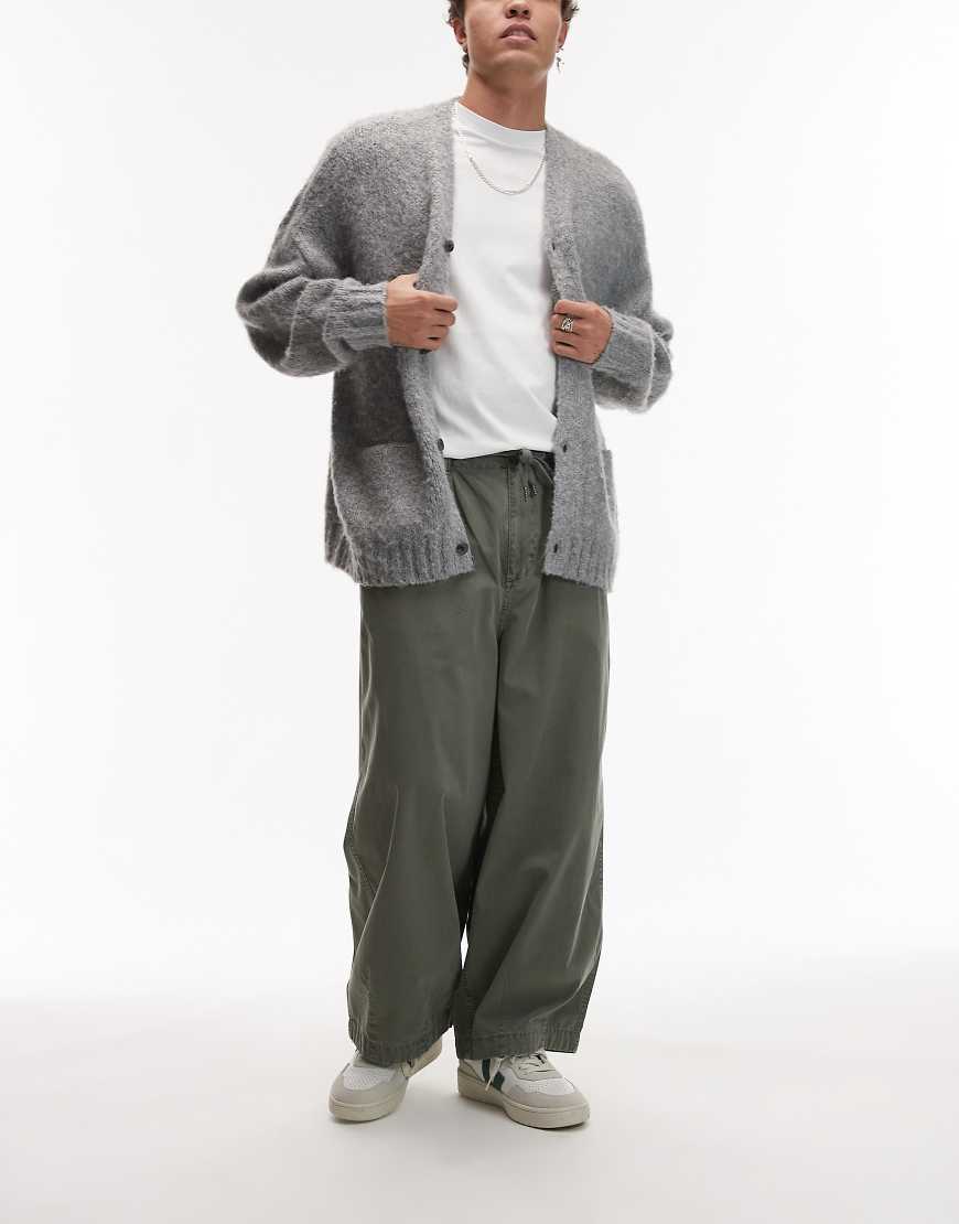 Topman - Cropped-Hose aus Twill in Khaki mit Oversize-Passform-Grün von Topman