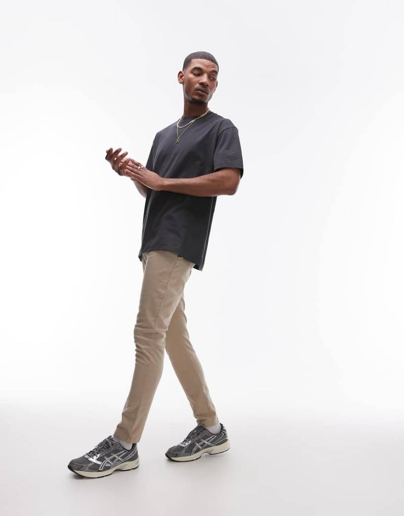 Topman - Eng geschnittene Chinohose in Stein-Neutral von Topman