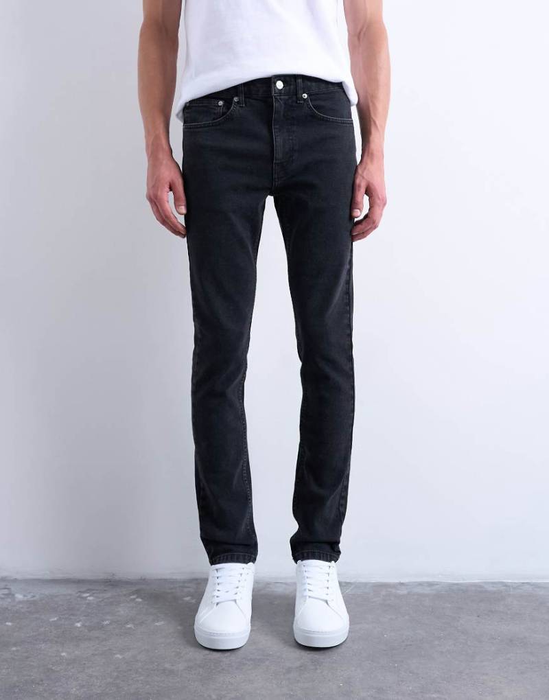 Topman - Eng geschnittene Stretch-Jeans in verwaschenem Schwarz von Topman