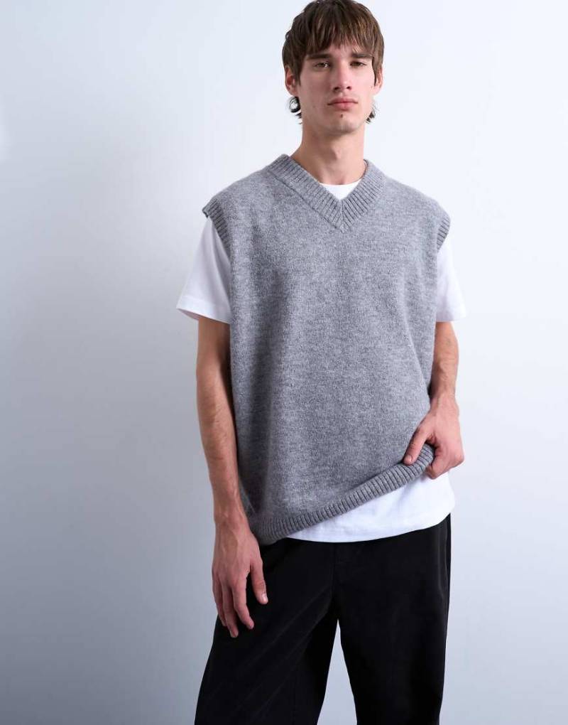 Topman - Gestricktes Oversize-Tanktop in Grau mit V-Ausschnitt von Topman