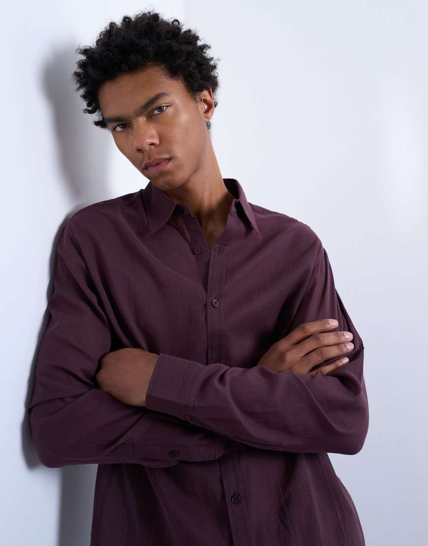Topman - Hemd aus durchscheinendem Strukturstoff in Burgunderrot mit regulärer Passform von Topman