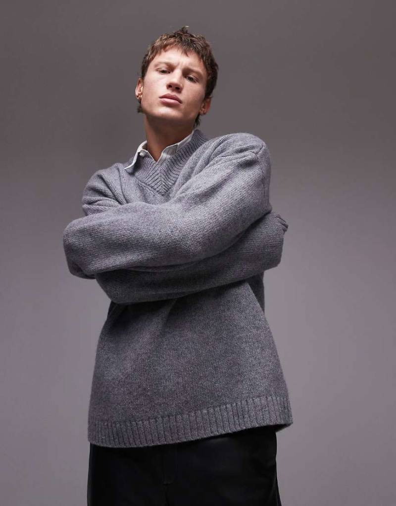 Topman - Hochwertiger Pullover aus Lammwolle mit V-Ausschnitt und lockerem Schnitt-Grau von Topman