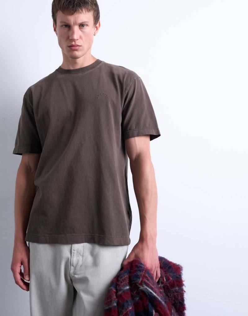 Topman - Hochwertiges Relaxed-Fit-T-Shirt in verwaschenem Braun mit „Nowhere"-Stickerei von Topman
