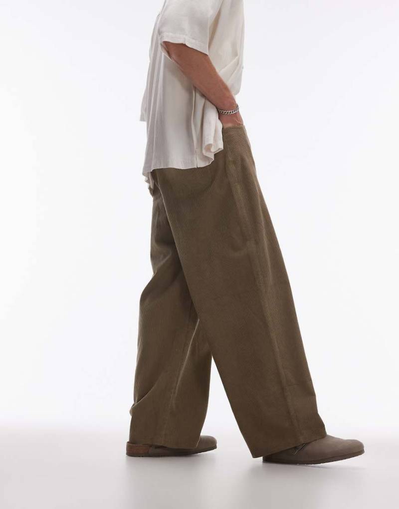 Topman - Hose aus Cord in Stone mit weitem Bein-Neutral von Topman