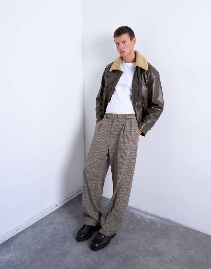 Topman - Hose in Braun mit Hahnentrittmuster, Gürtel und weitem Bein-Brown von Topman