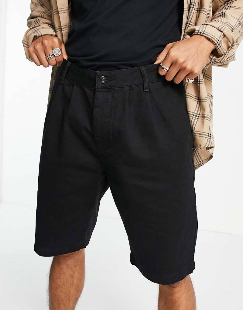 Topman - Jeansshorts mit Falten vorne in Schwarz von Topman