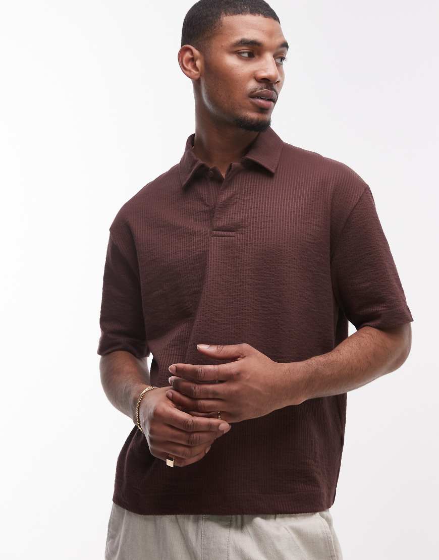 Topman - Cropped Fit Oversize-Polohemd aus Seersucker in gestreiftem Braun Topman - Cropped Fit Oversize-Polohemd aus Seersucker in gestreiftem Braun von Topman