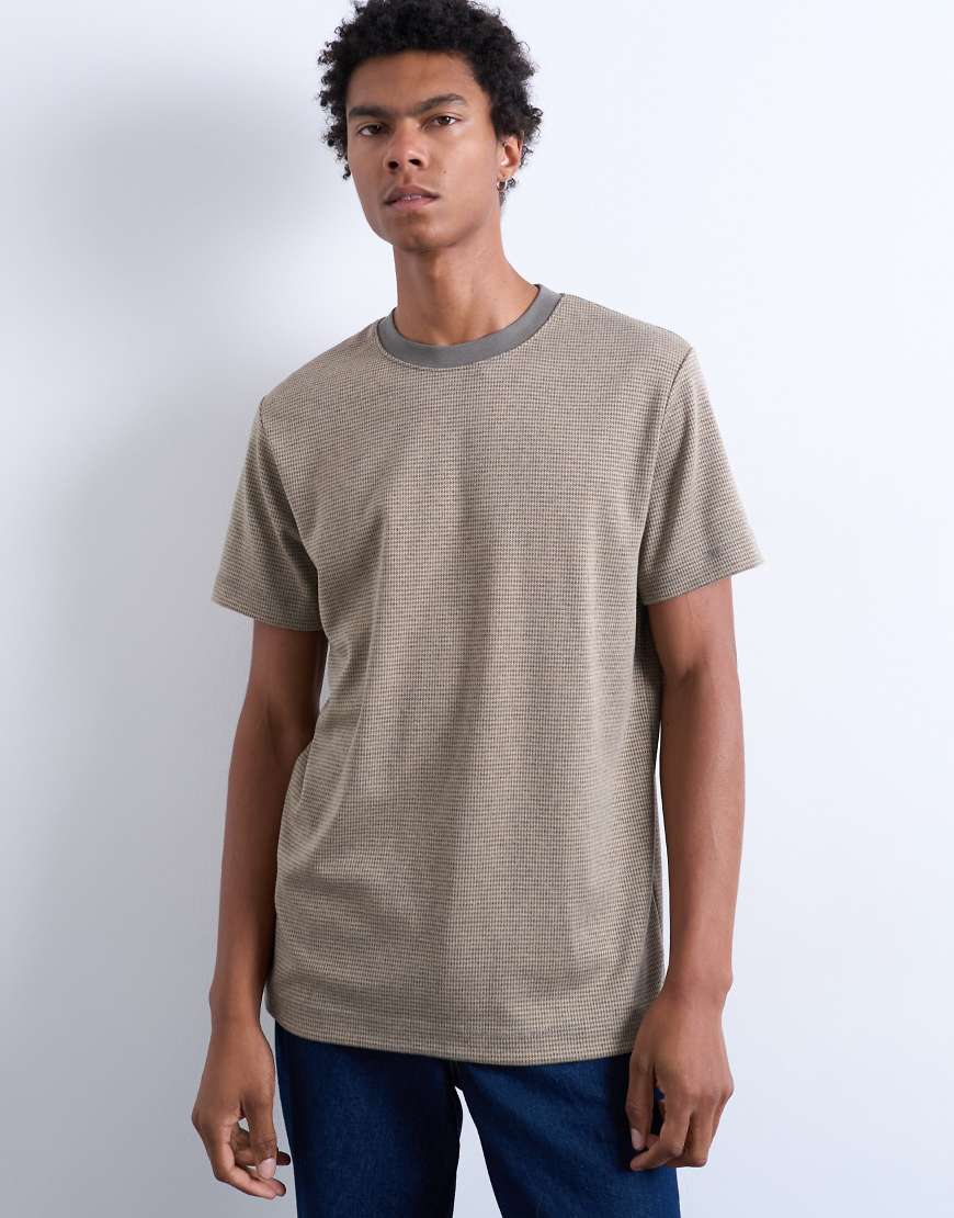Topman - Kurzärmliges T-Shirt in Beige mit Hahnentrittmuster und klassischer Passform-Neutral von Topman