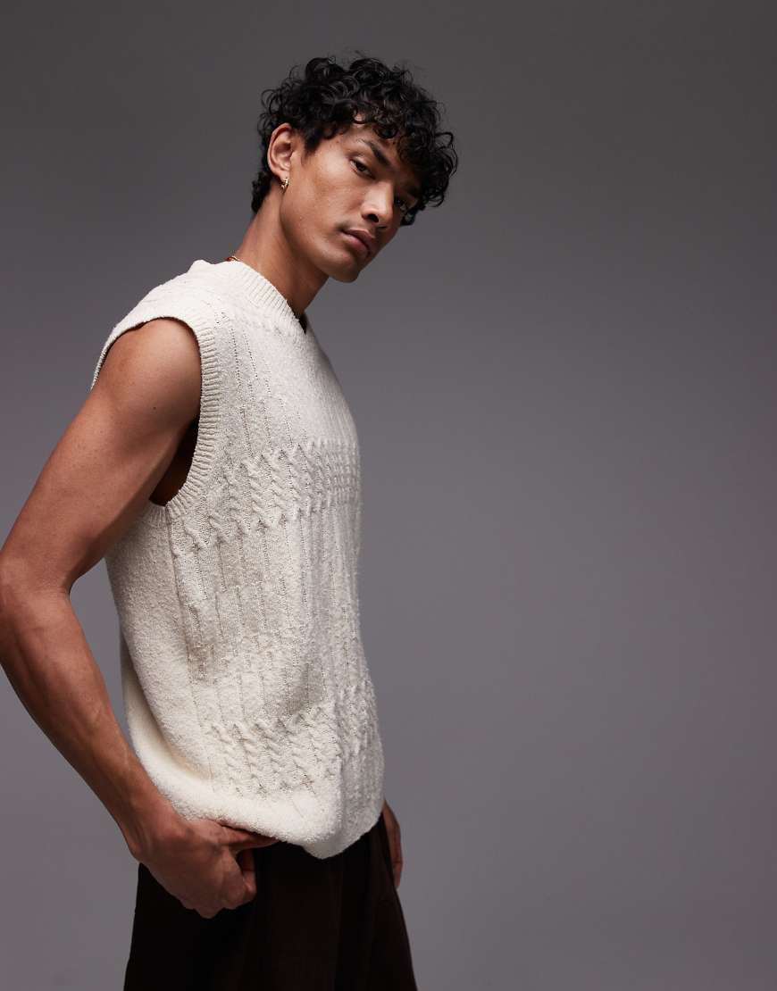 Topman - Lässig geschnittenes Strick-Tanktop in Steinbeige mit Zopfmuster-Neutral Topman - Lässig geschnittenes Strick-Tanktop in Steinbeige mit Zopfmuster-Neutral von Topman