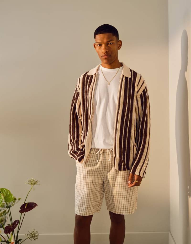 Topman - Langärmliges, gestreiftes Polohemd aus Strick in Braun und Ecru-Bunt von Topman