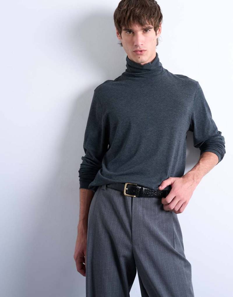 Topman - Langärmliges Relaxed-Fit-T-Shirt in Dunkelgrau mit Rollkragen von Topman