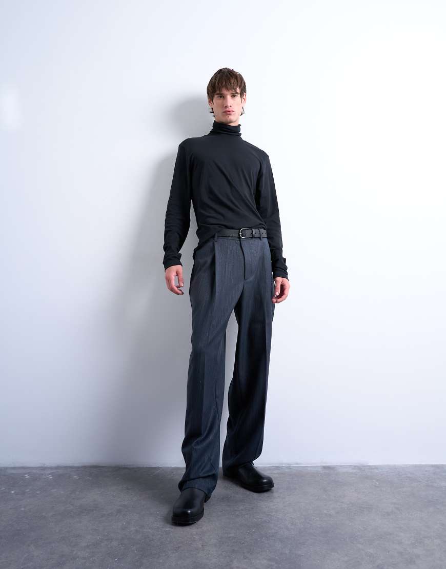 Topman - Langärmliges Relaxed-Fit-T-Shirt in Schwarz mit Rollkragen von Topman